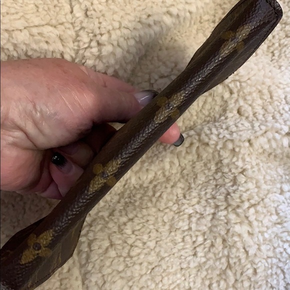 (Sold off Poshmark) LV bucket pochette VI 1000 - Picture 6 of 8